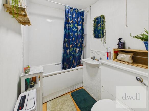 2 bed Flat for sale Image 9