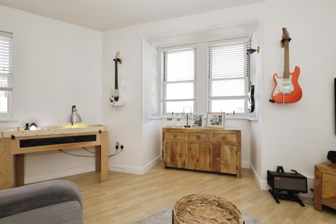2 bed Apartment for sale Image 6