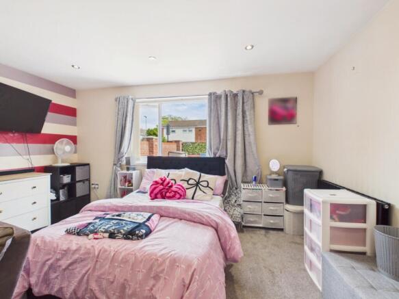 3 bed Semi-Detached for sale Image 9