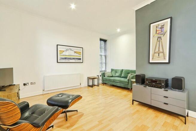 2 bed Flat for sale Image 8