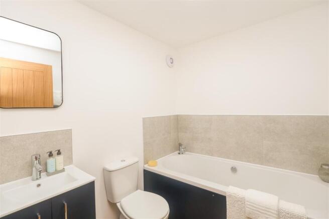2 bed Apartment for sale Image 11