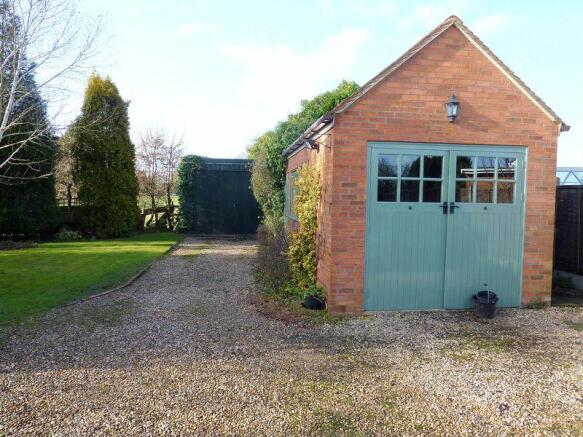 Garage & Access To