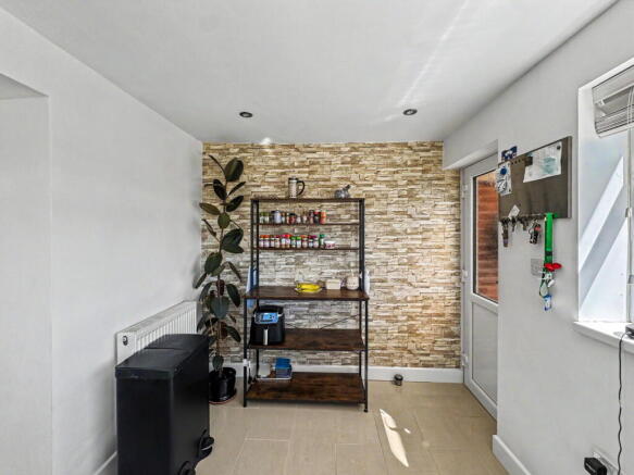 3 bed Semi-Detached for sale Image 9