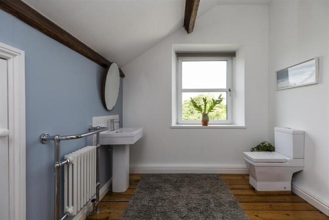 Bathroom (2).jpg