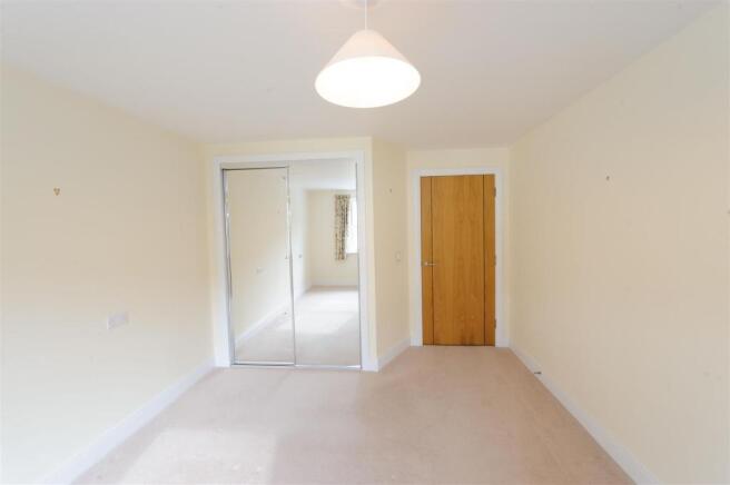 Bedroom (2nd pic).jpg