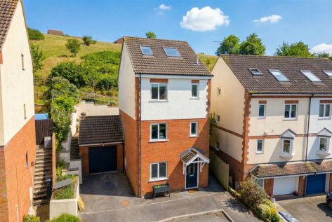 Queen Elizabeth Drive, Crediton, EX17