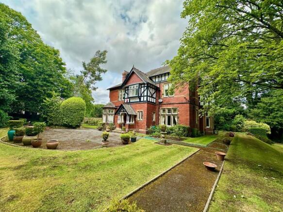 6 bed Detached for sale Image 5