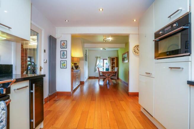 4 bed Detached for sale Image 8