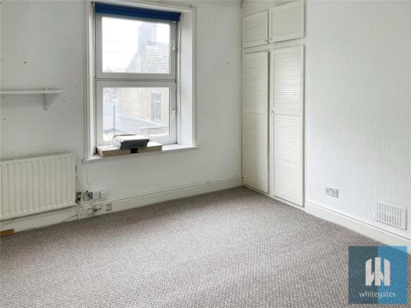 4 bed Apartment to rent Image 6