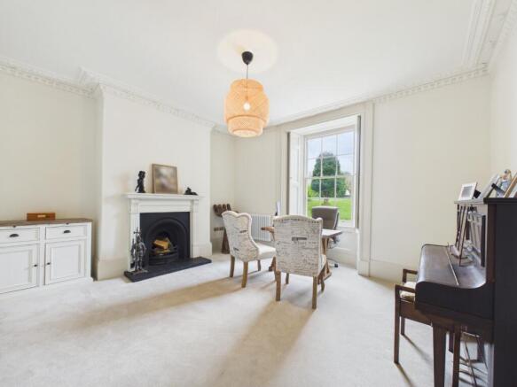 4 bed Semi-Detached for sale Image 8