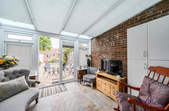 Chertsey, Surrey, KT16 photo 4