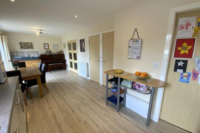 kitchen/dining room 