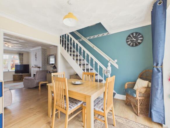 4 bed Semi-Detached Bungalow for sale Image 5