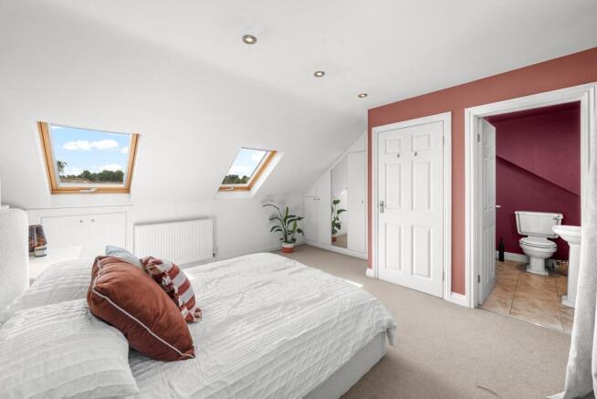4 bed House for sale Image 5
