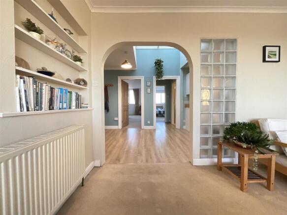 3 bed Flat for sale Image 12