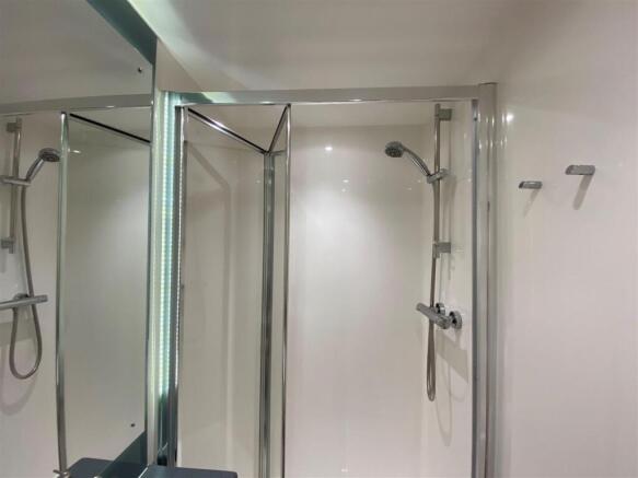 Studio to rent Image 10