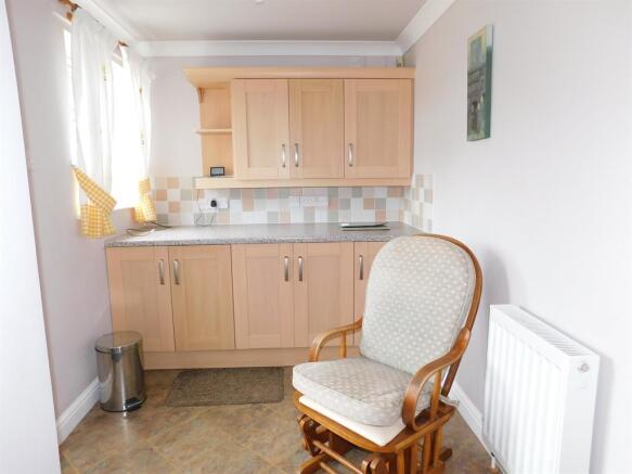 KITCHEN /UTILITY AREA