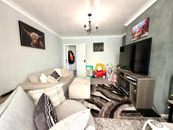 3 bed Semi-Detached for sale Image 8
