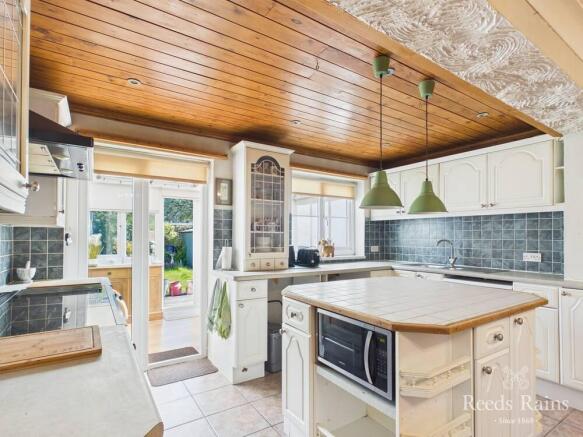 5 bed Semi-Detached for sale Image 5