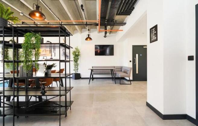 2 bed Apartment to rent Image 4