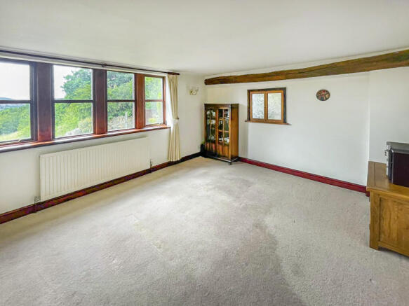 4 bed Semi-Detached for sale Image 5