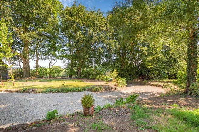 4 bed Link Detached House for sale Image 11