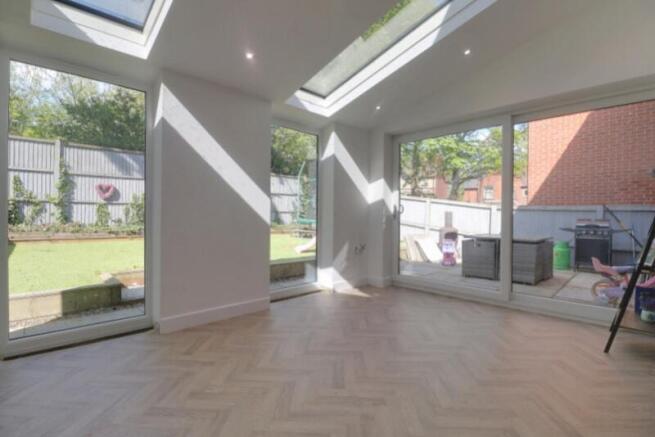 4 bed Detached for sale Image 9
