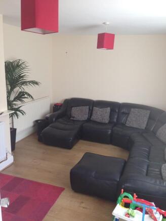 LIVING ROOM.JPG