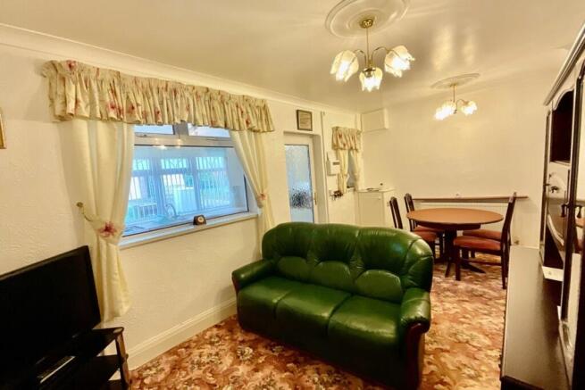 3 bed Semi-Detached for sale Image 6