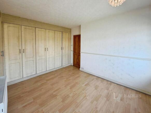 3 bed Semi-Detached to rent Image 9