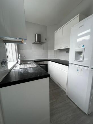 2 bed Terraced to rent Image 5