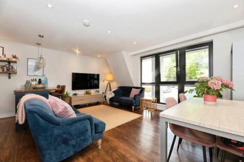 Littleworth Road, ESHER, Surrey, KT10