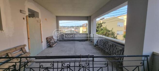 ENTRANCE BALCONY