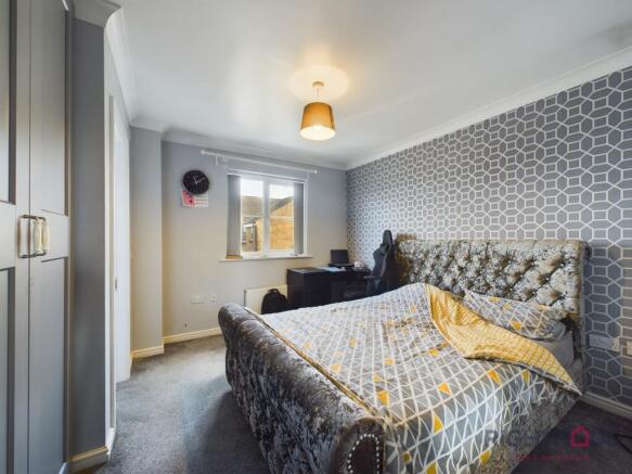 5 bed Town House for sale Image 9