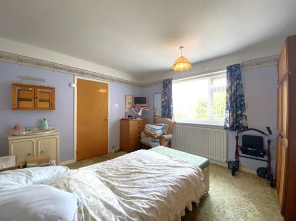 bed1.jpg