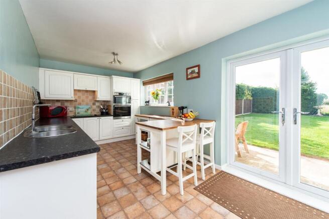 kitchen 2.jpg