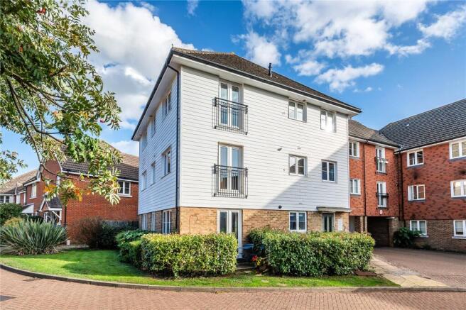 2-bed flat on Albion Way, Edenbridge, Kent, TN8, £270,000
