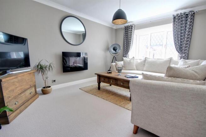 3 bed Semi-Detached for sale Image 4