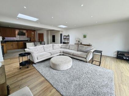 North Western Avenue, Watford, Hertfordshire, WD25