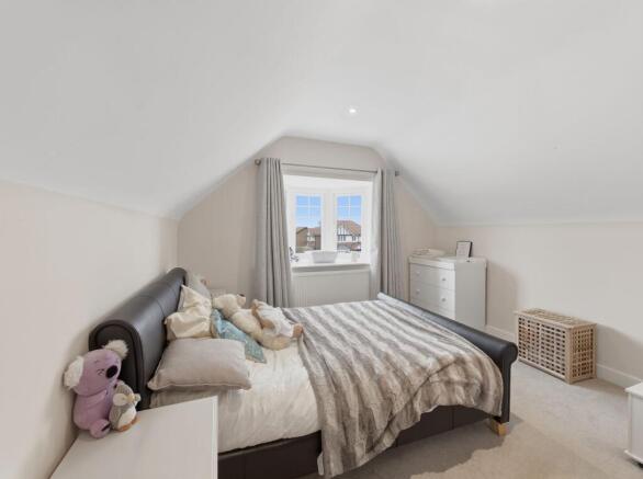 5 bed Detached for sale Image 6