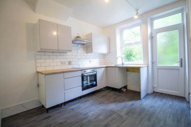 2 bed Terraced to rent Image 5