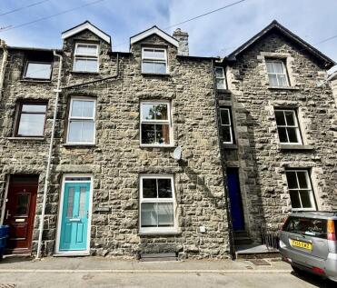 Arwynfa, 10 Springfield Street, Dolgellau, LL40 1LY