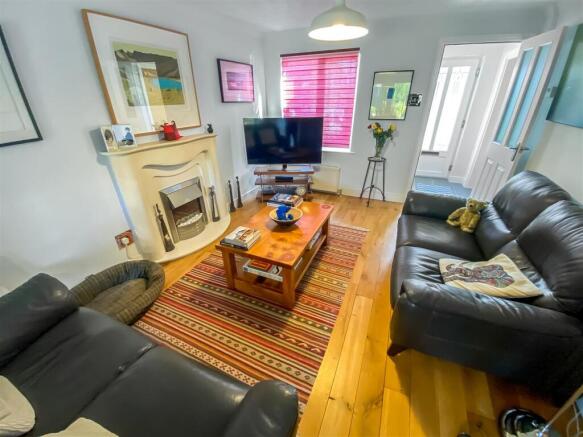 Living Room (1).jpg