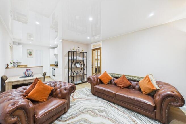 2 bed Apartment for sale Image 5
