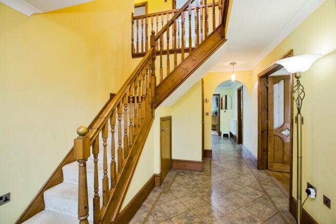 4 bed Detached for sale Image 8