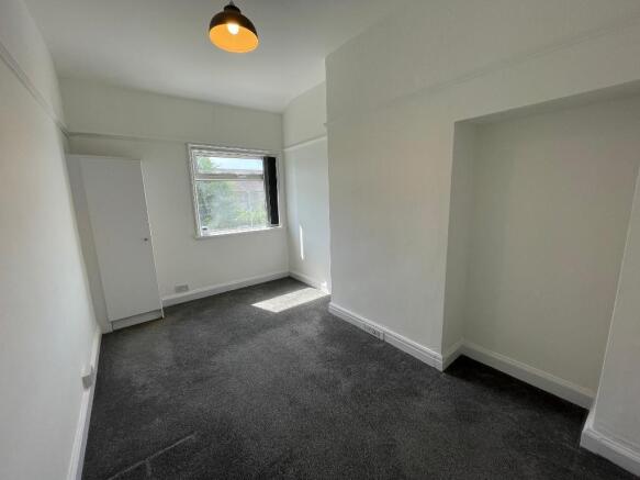 2 bed Terraced to rent Image 6