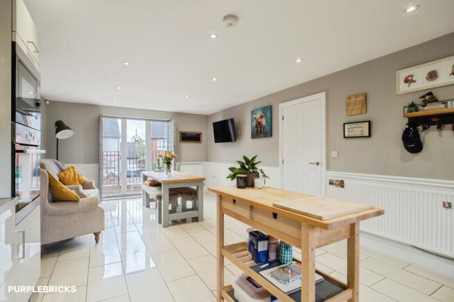 Hunts Farm Close, Coalville, LE67 photo 4