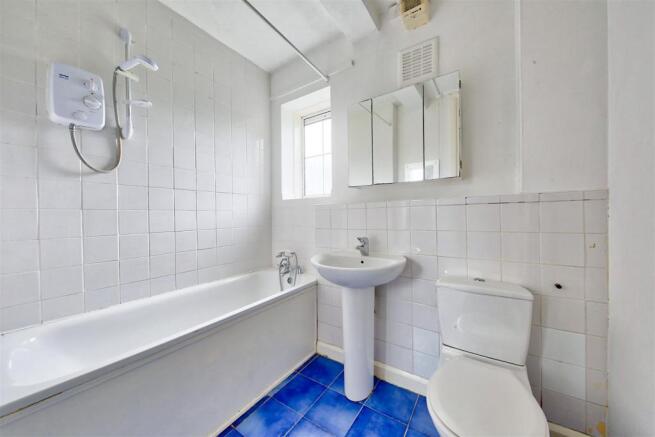 22_cumber_house_merton_road_image1_14104_4.jpg