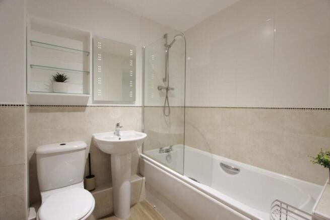 2 bed Apartment to rent Image 5