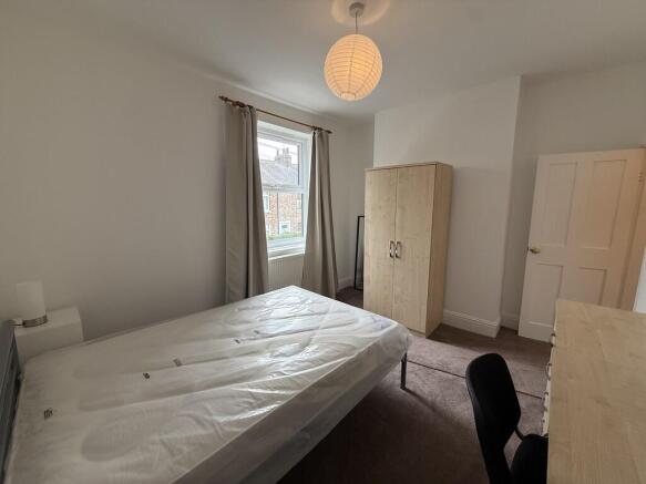 2 bed Terraced to rent Image 7